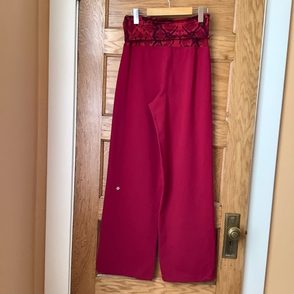 LULULEMON Cranberry Stillness Pant Size 6 - Picture 3 of 11